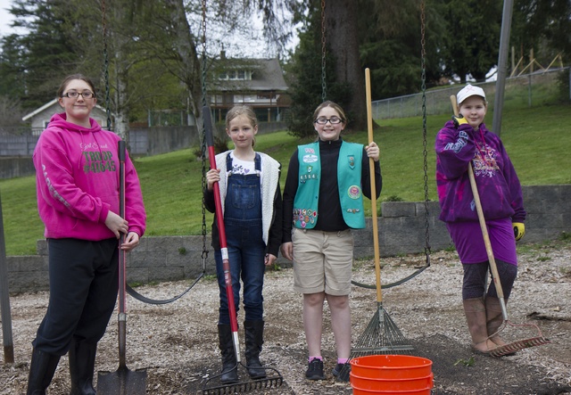 Girl Scouts fix local park
