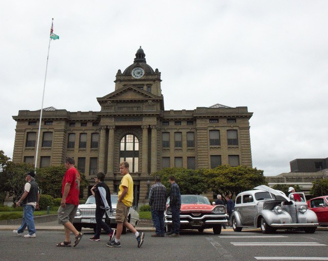 Historic car show brings in crowds to Montesano
