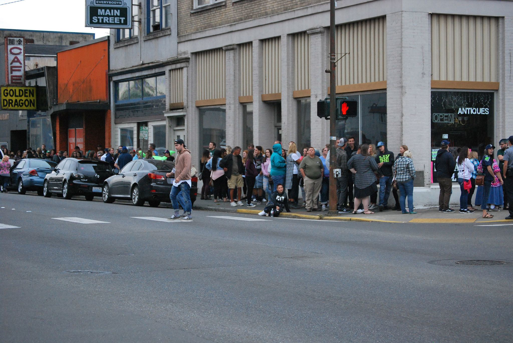 Macklemore, Lewis thrill Hoquiam throng