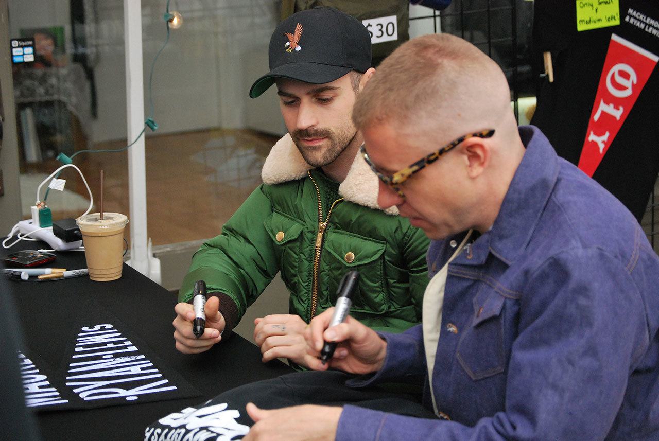 Macklemore, Lewis thrill Hoquiam throng