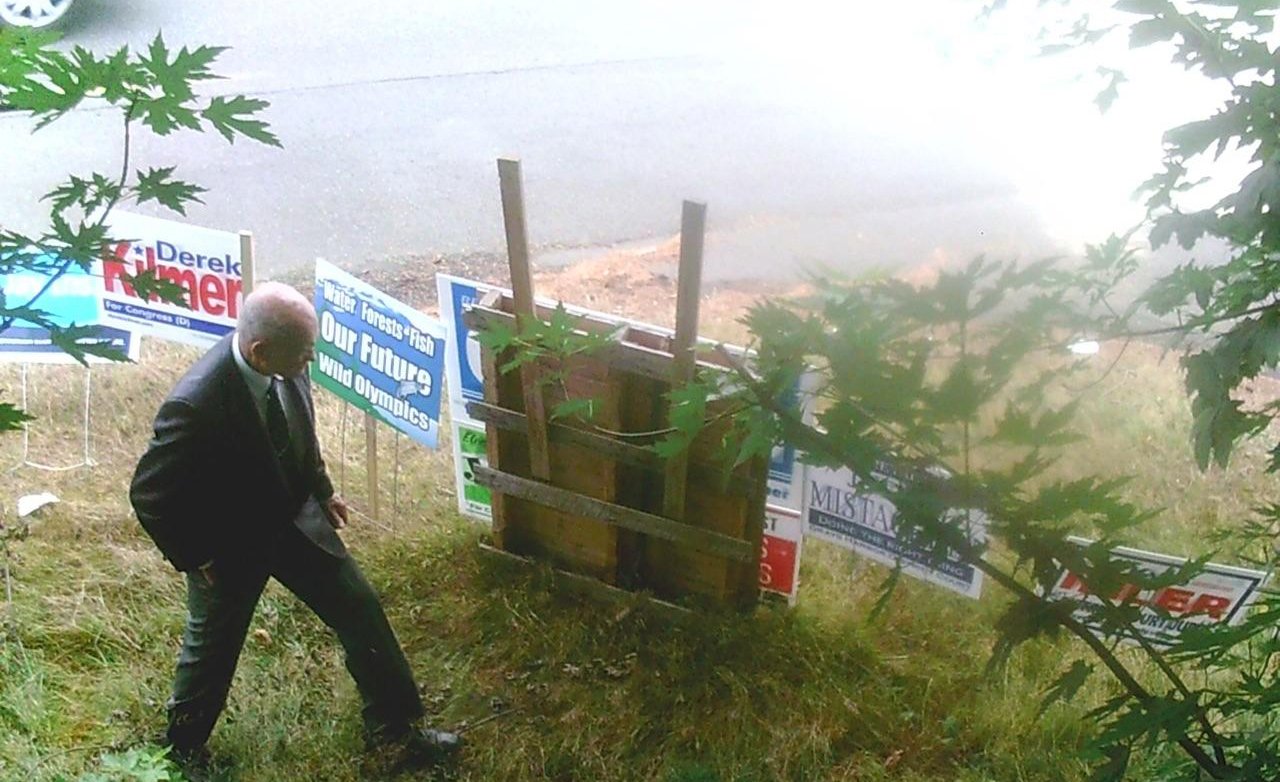 Commissioner Gordon accused of stealing campaign signs