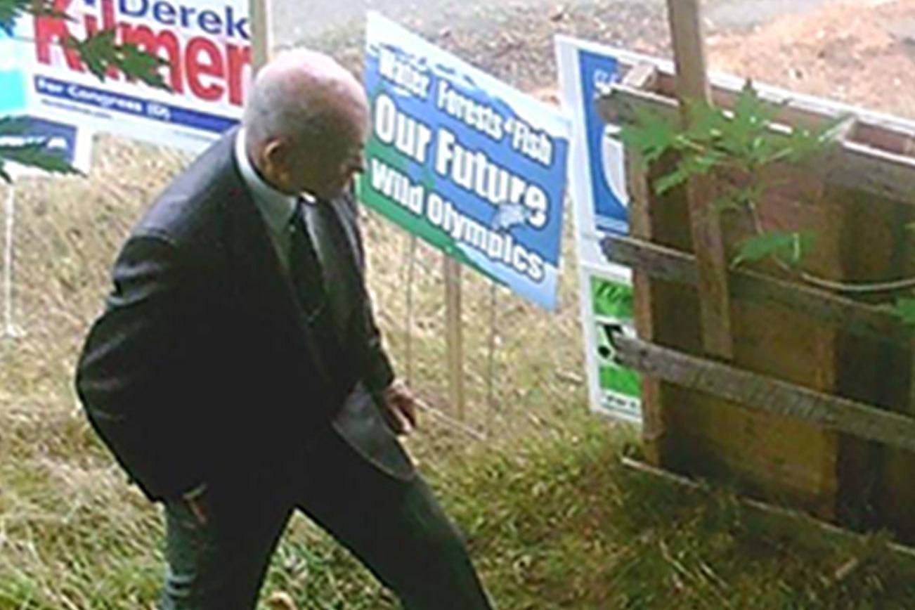 Commissioner Gordon accused of stealing campaign signs