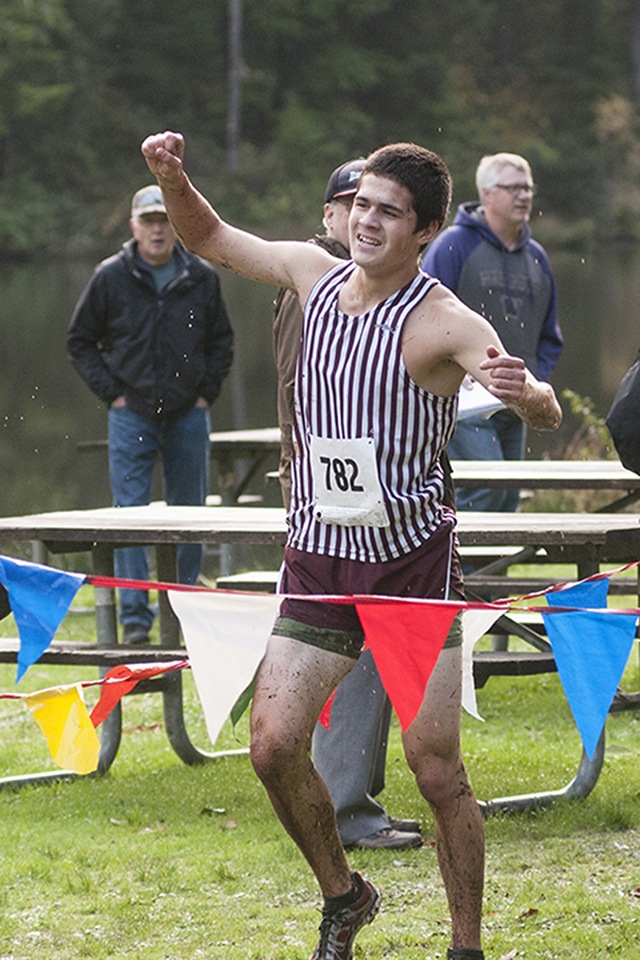 (Brendan Carl | Grays Harbor Newspaper Group) Montesano’s Jake Mustard raises his hand in victory after winning the Evergreen 1A League meet on Thursday, Oct. 20.