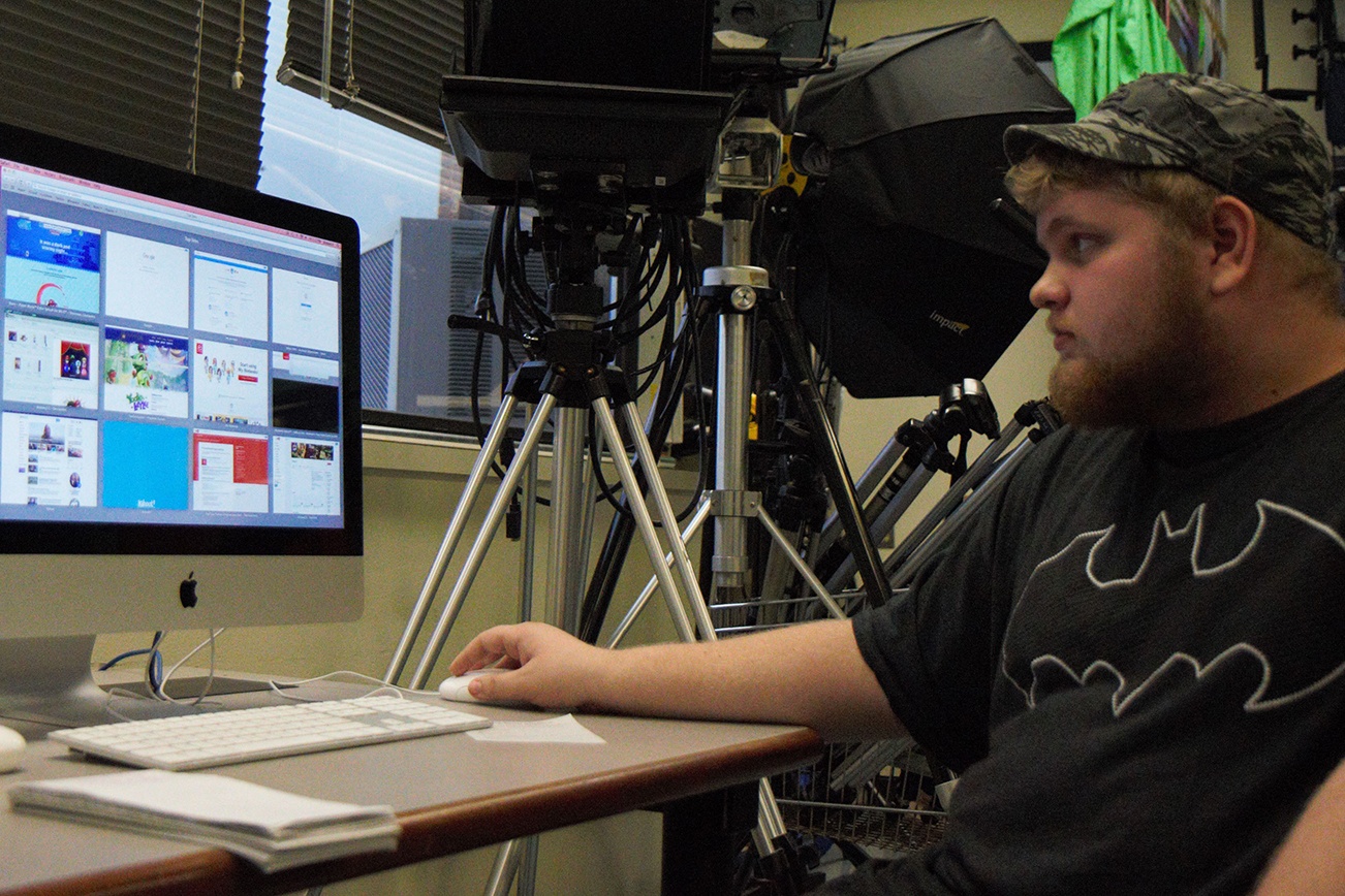 (Stephanie Morton | The Vidette)                                Mike Andreasen, a senior at Elma High School, navigates to his YouTube channel in Robert Beldin’s digital photography class.