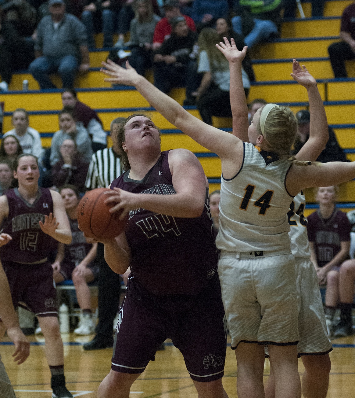 (Brendan Carl | Grays Harbor Newspaper Group) Montesano’s Jordan Spradlin works around Aberdeen’s Mari Rabung on Tuesday.