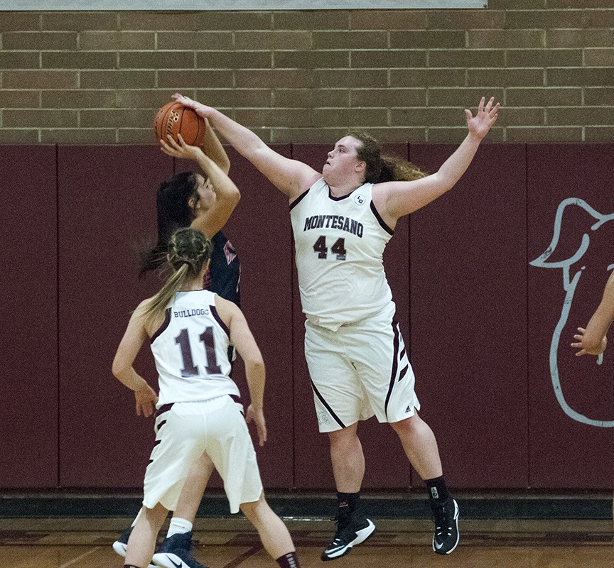 (Brendan Carl | The Daily World) Montesano’s Jordan Spradlin blocks a shot against Black Hills on Tuesday.