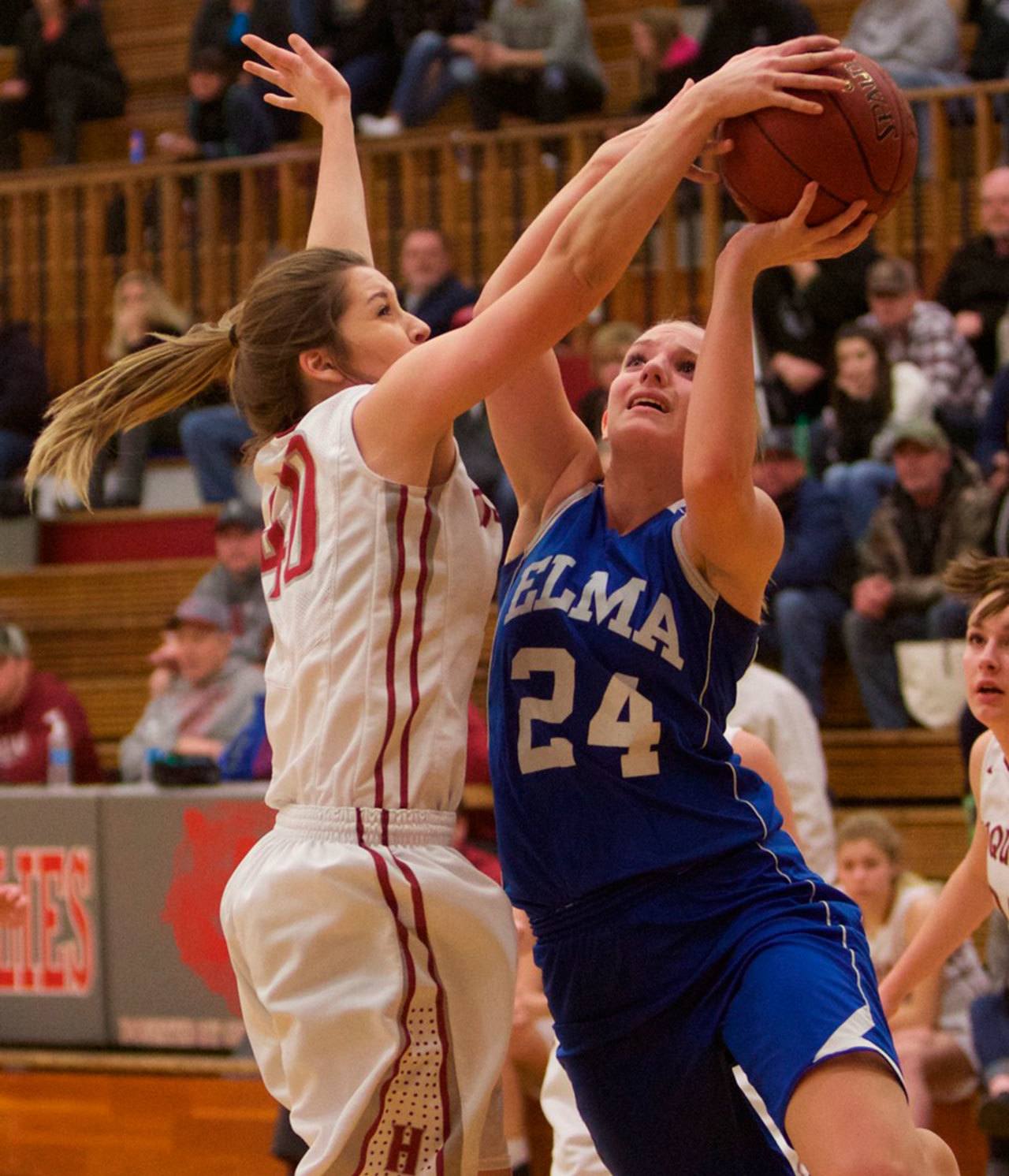 (Patti Reynvaan) Hoquiam’s Kylee Bagwell blocks Elma’s Molly Johnston’s shot during Friday’s Evergreen 1A League matchup at Hoquiam Square Garden. Johnston still led all scorers with 13 points for Elma.