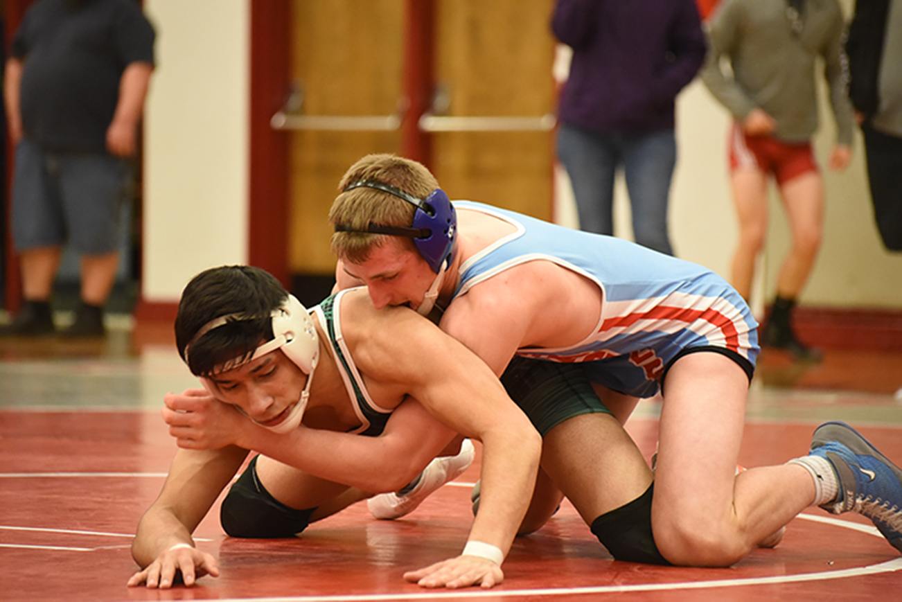 Three Harbor wrestlers win titles at Grizzly Invite