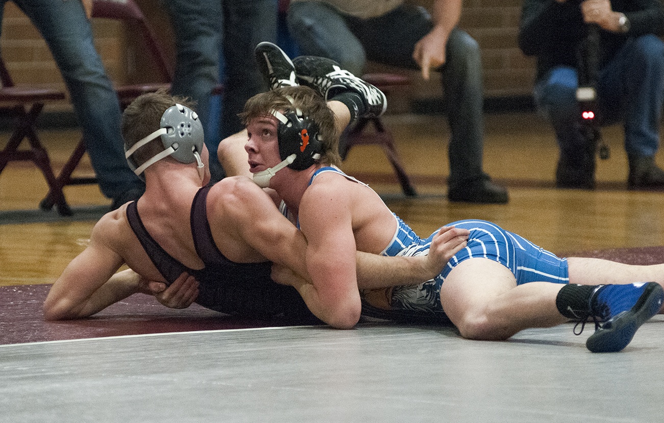 Forefeits help Monte wrestlers beat Elma, 55-21