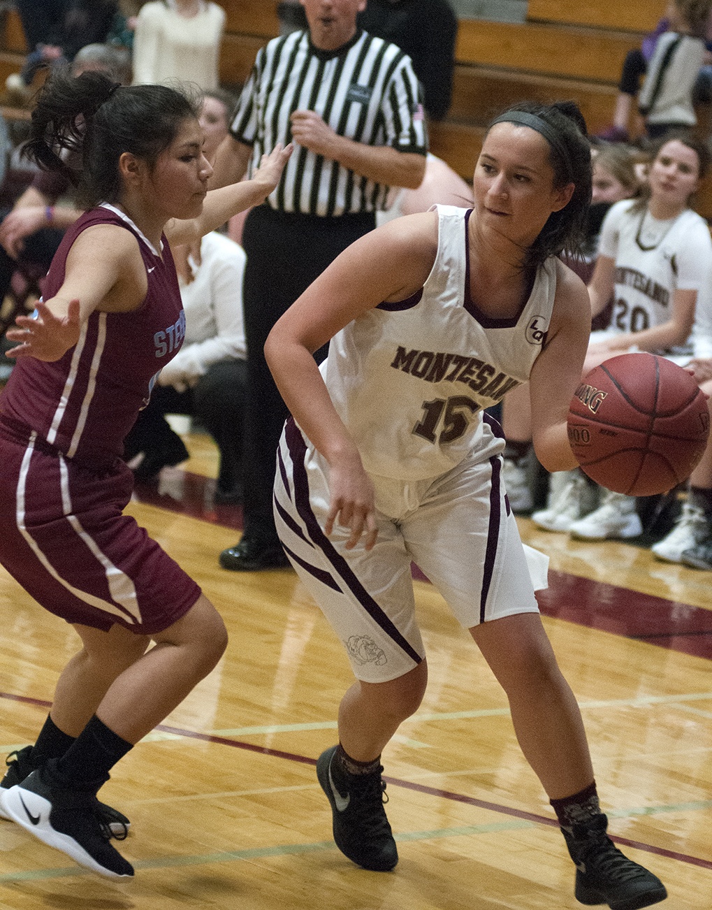 (Brendan Carl | The Daily World) Montesano’s Josie Talley drives around a defender on Friday.