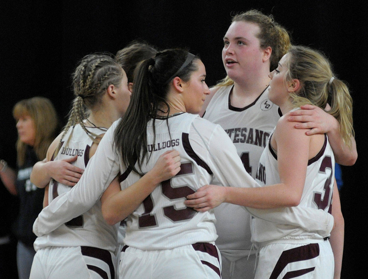 (Brendan Carl | The Daily World) Jordan Spradlin and the rest of the Montesano seniors huddle up during Wednesday’s state 1A loser-out opening round contest against Meridian at the Yakima SunDome. The Bulldogs were eliminated, 54-49.