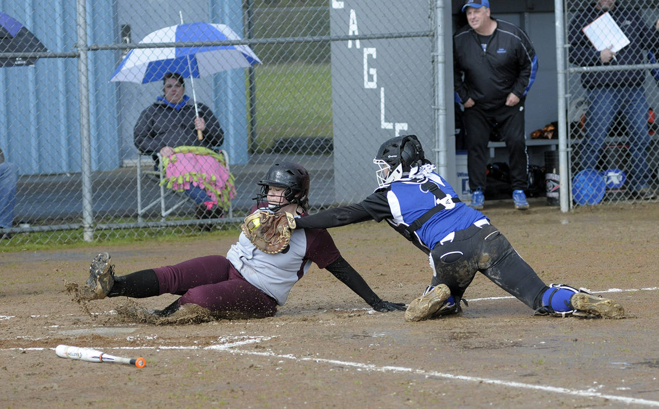 Bulldogs swing in the rain to beat Elma