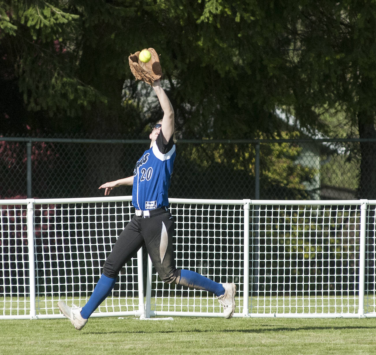 (Brendan Carl | Grays Harbor Newspaper Group) Elma’s Molly Johnston covers ground to make a catch in the outfield against Montesano on Wednesday.