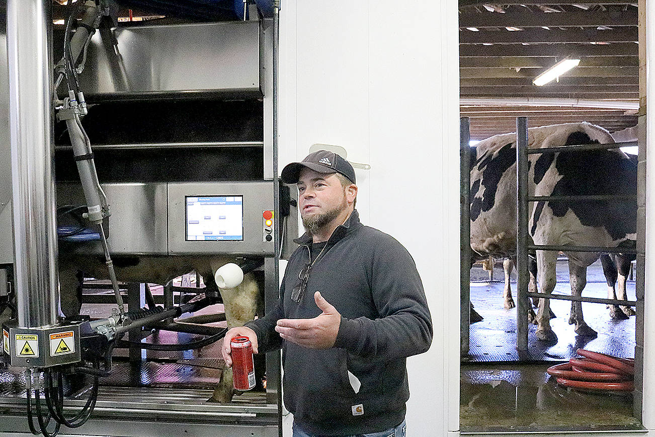 (Travis Rains | The Vidette) Ron Austin of Austin Dairy explains how the farm’s machinery cleans the cow’s after they have been milked.