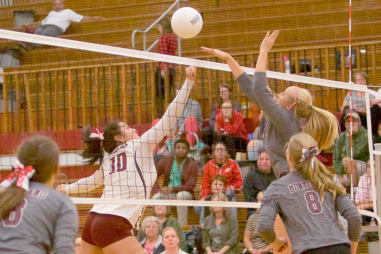 Bulldogs outhit Hoquiam in volleyball