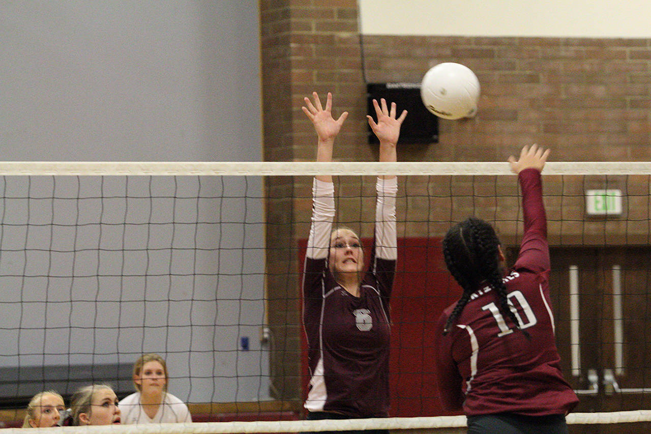 (Corey Morris | The Vidette) Montesano’s McKenna Miller jumps to block a potential kill by Hoquiam during a match on Oct. 19.