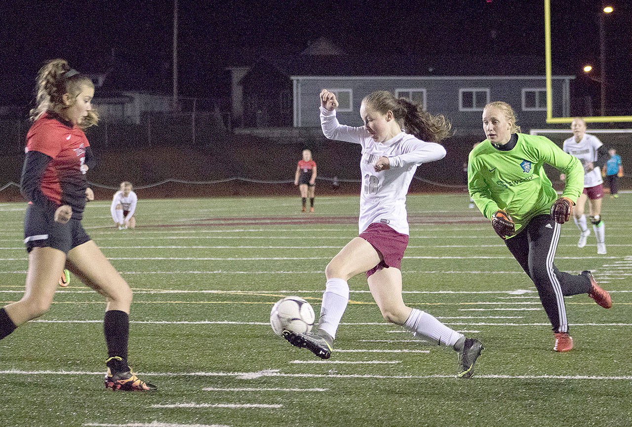 Montesano’s Brooke Streeter gets past the Tenino goalkeeper to score the Bulldog’s second goal against the Beavers on Thursday. (Brendan Carl Photography)