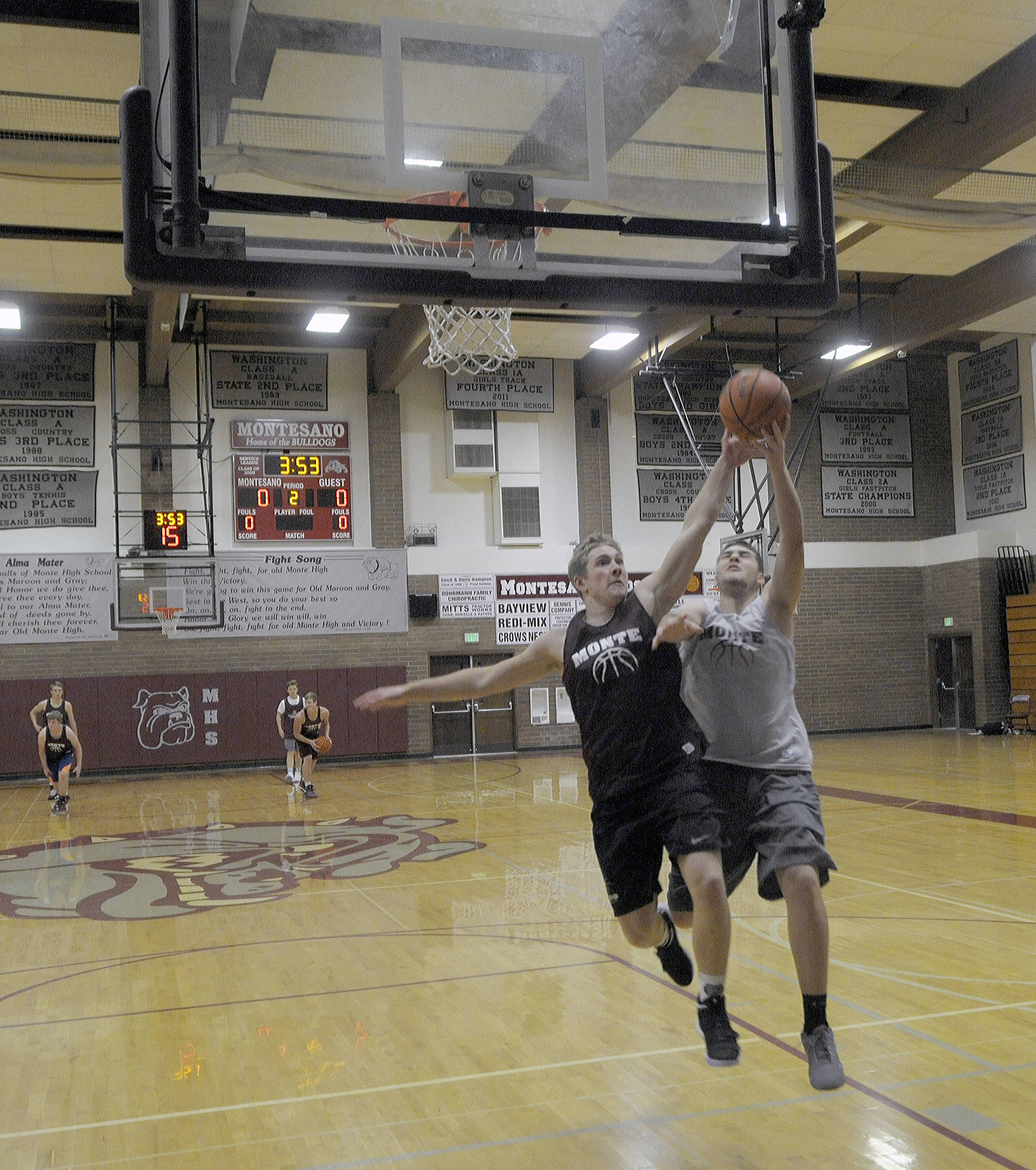 Seth Dierkop, left, contests a shot from Tanner Nicklas during a drill in practice.