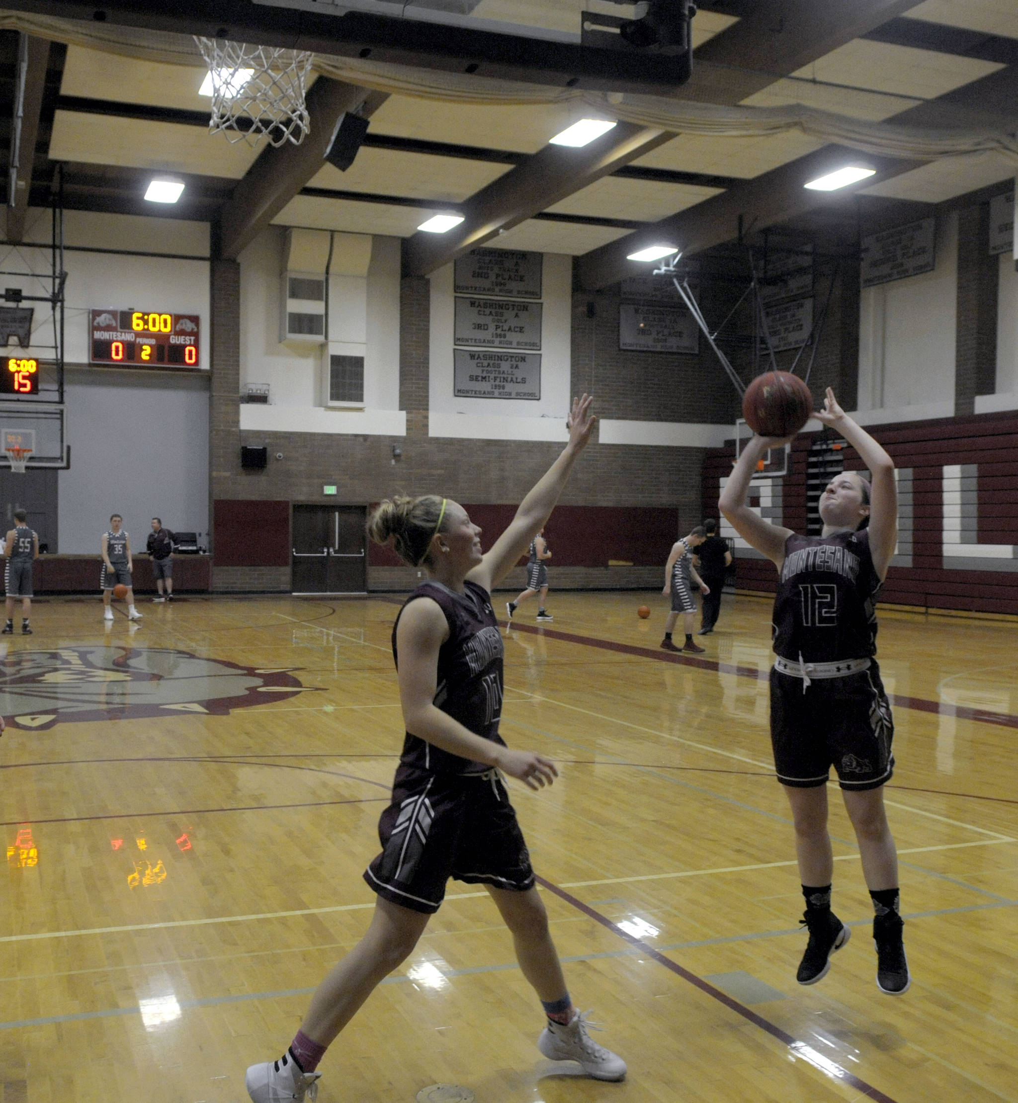 Samantha Stanfield,left, defends a shot from Lexi Lovell during a shooting drill at practice.