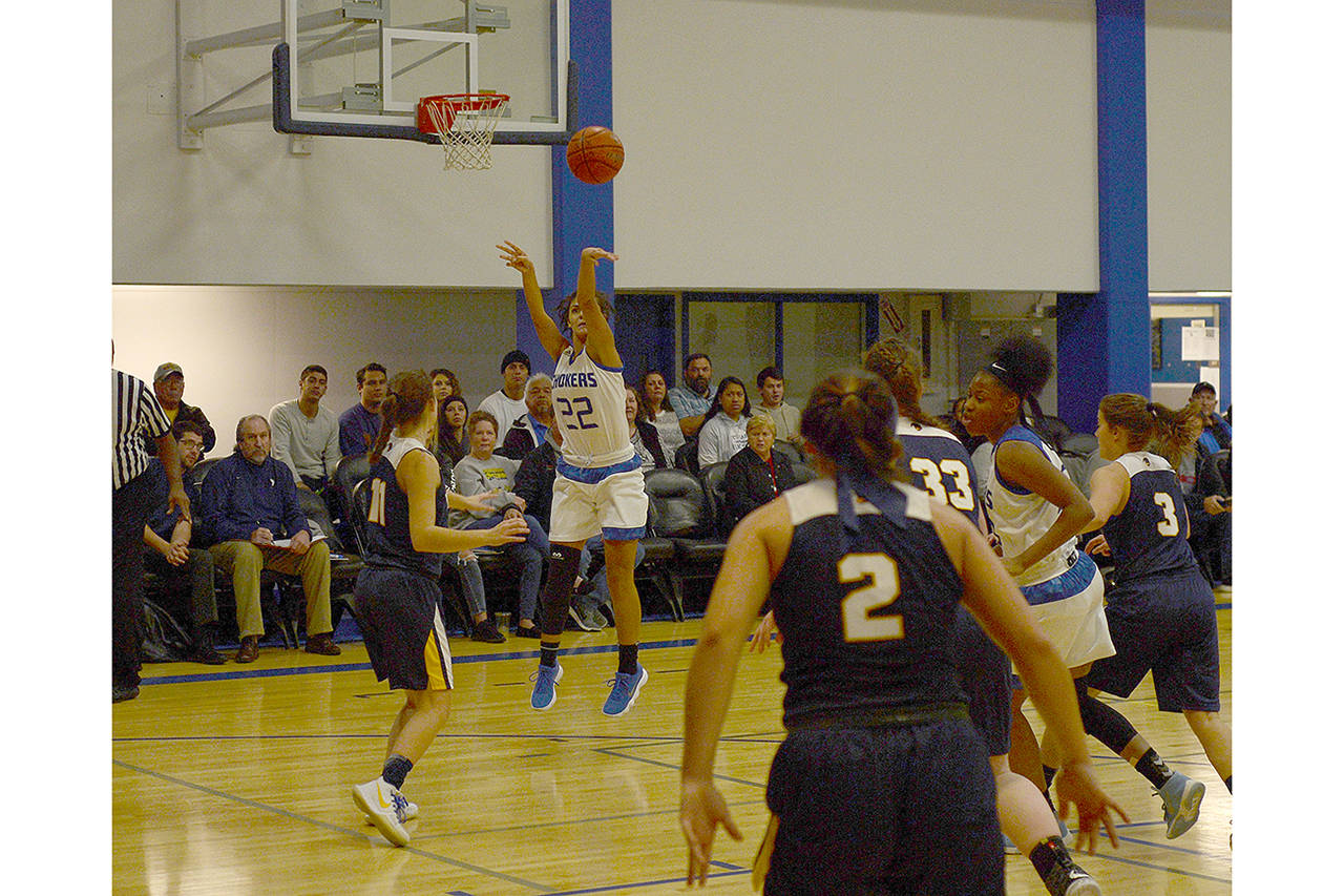 (Photo by Bob Hitt)                                Isabel Hernandez takes a jump shot against Linn-Benton on Saturday. Hernandez finished with eight points.