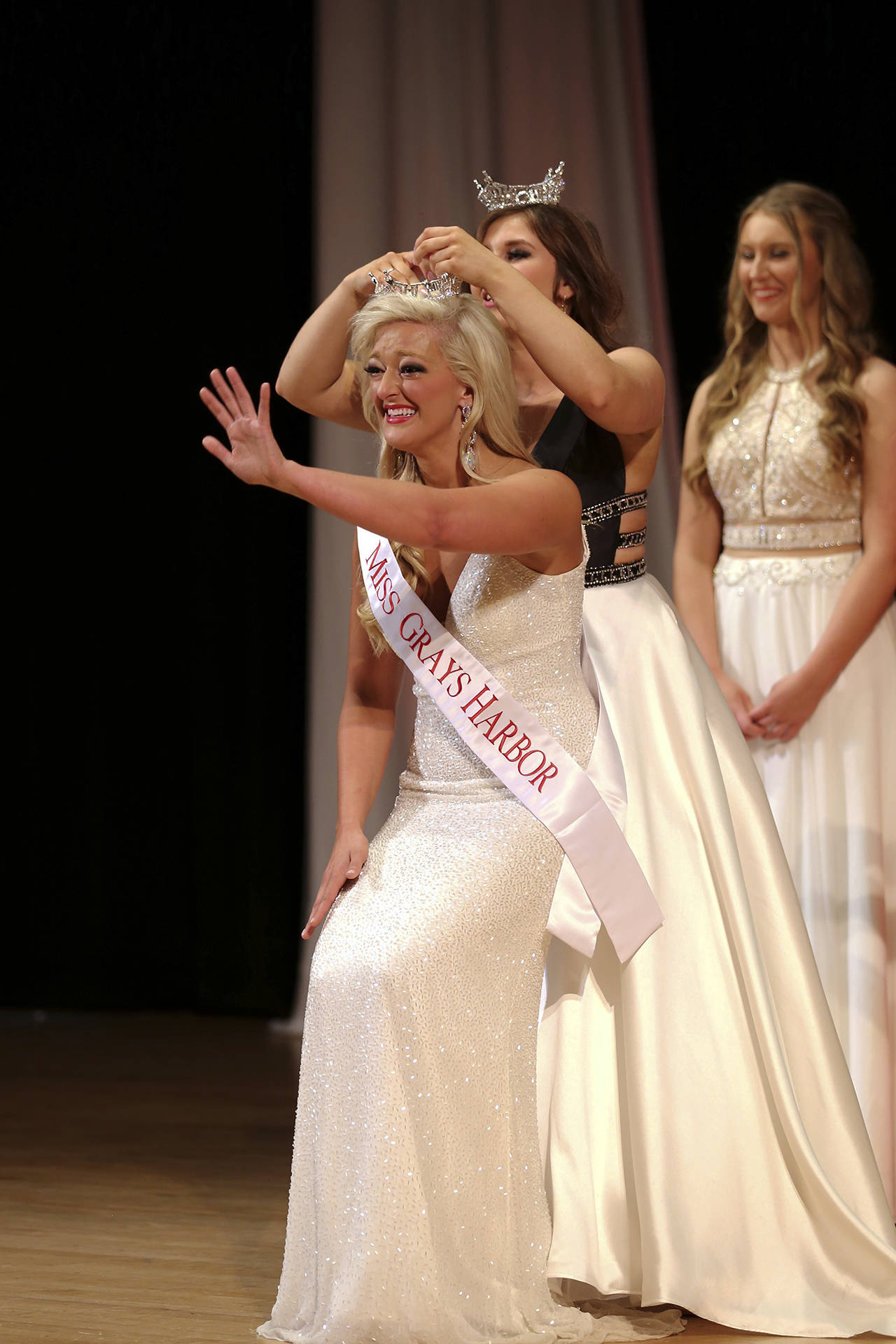 (Keith J. Krueger) 2017 Miss Grays Harbor Ariana Barre places the crown on 2018 winner Kuinn Karaffa, culminating the annual pageant on Saturday.