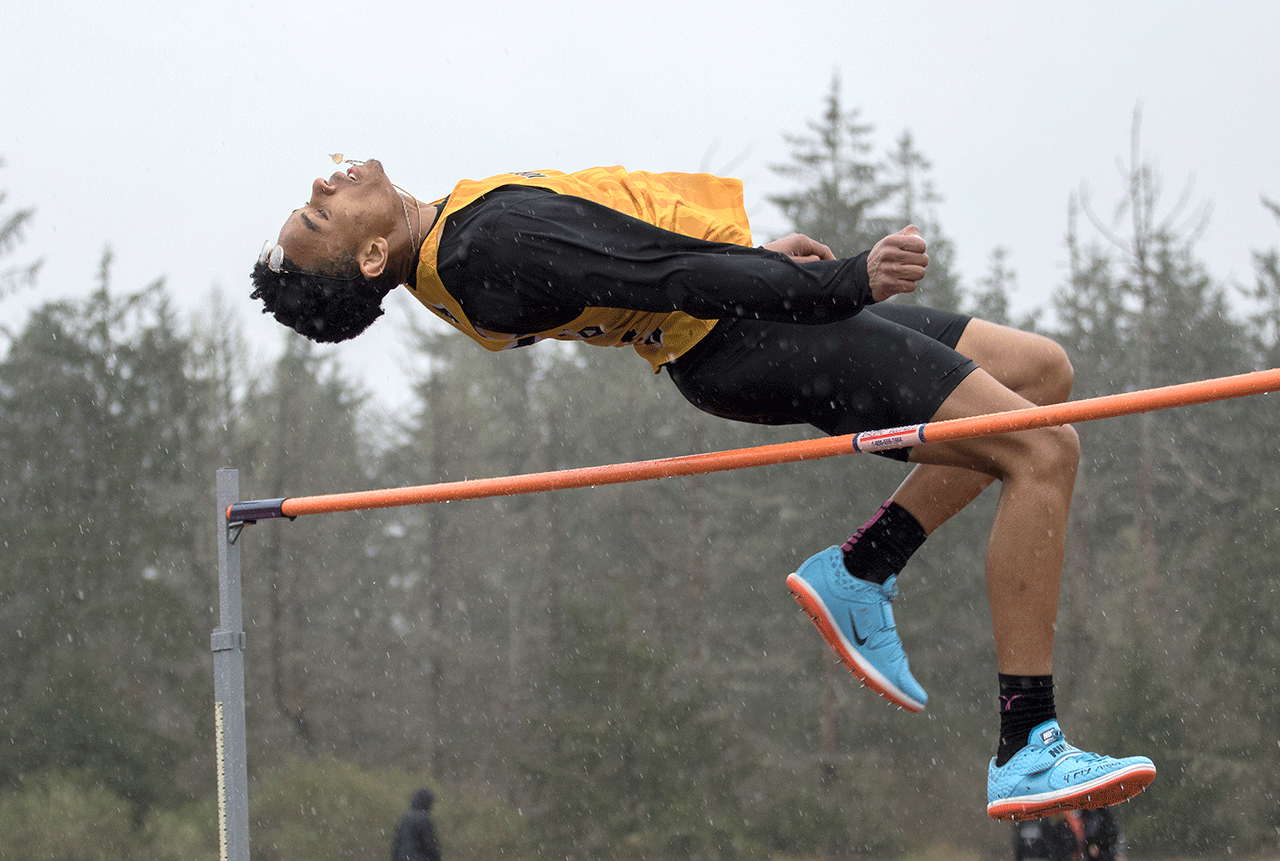Aberdeen, Elma tracksters excel in all-county meet
