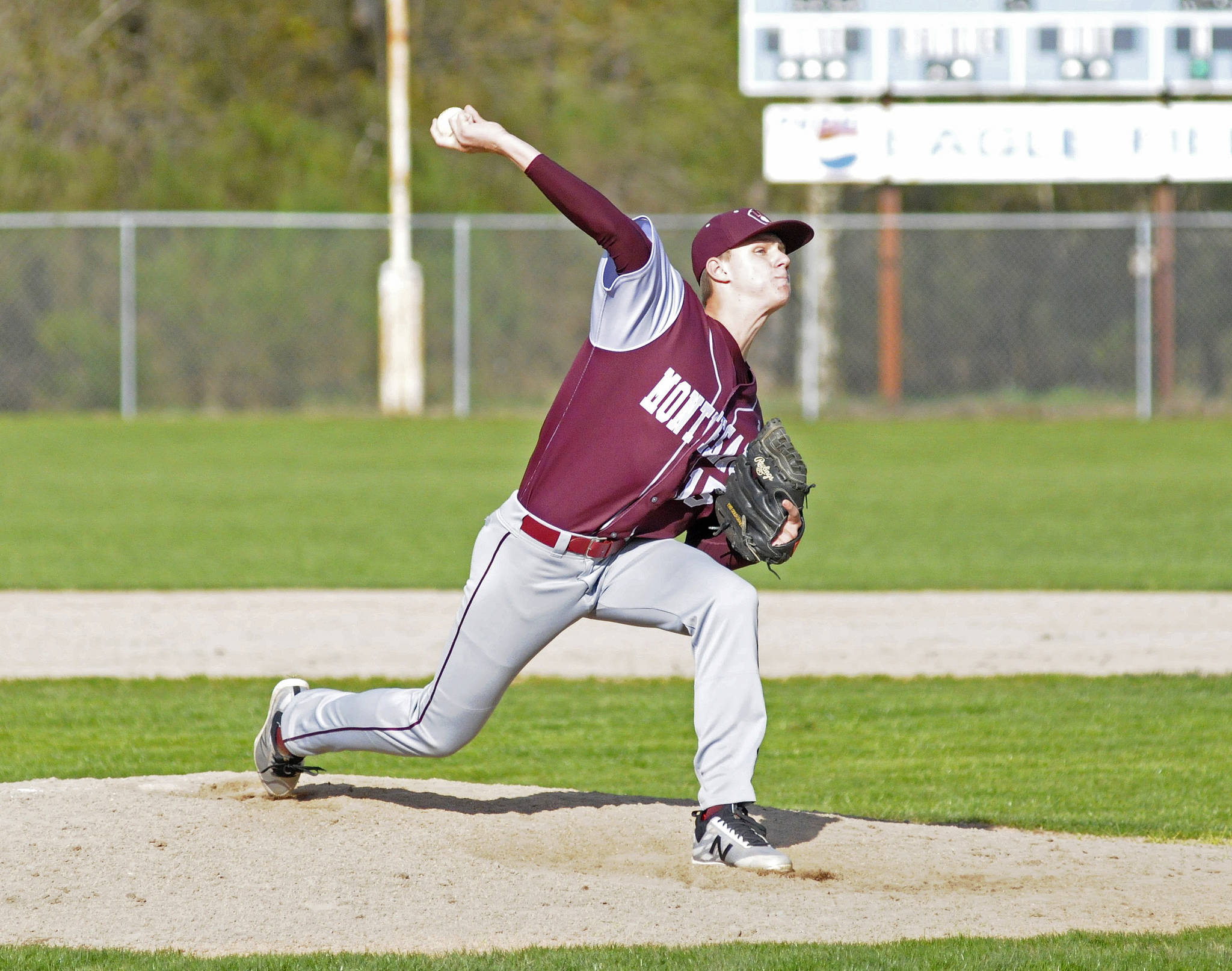 Monte pulls away late to trounce Elma