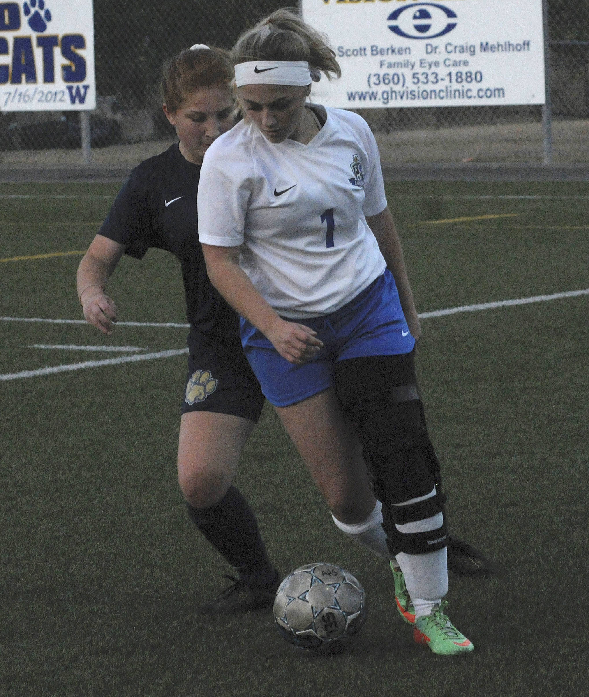 Elma’s Paige Knutson shields the ball from Aberdeen’s Chase Baller near the sidelines Tuesday at Stewart Field.