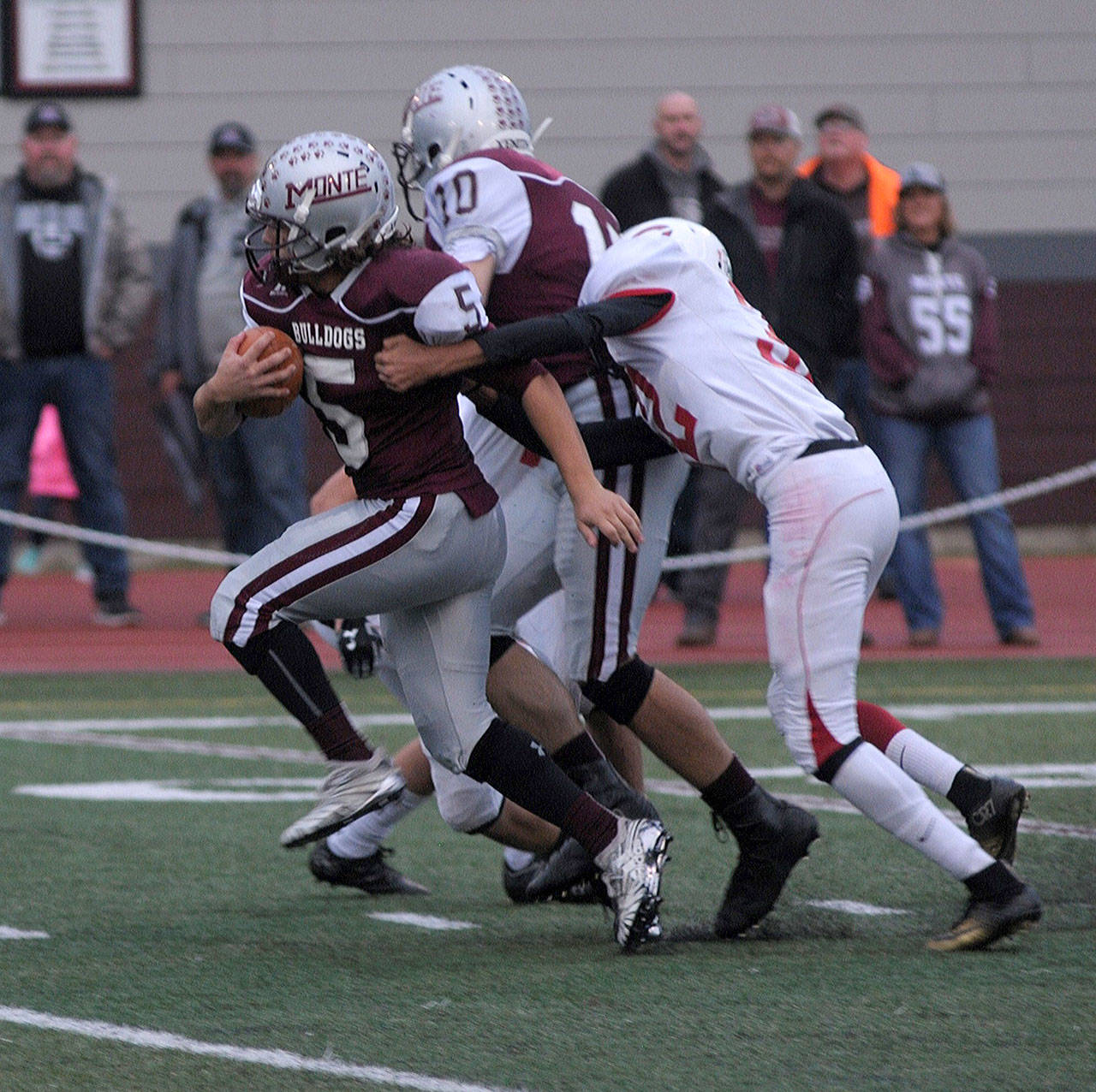 Montesano’s Teegan Zillyet pulls away from tackler as he returns the opening kickoff 90 yards for a TD in Friday’s 24-14 win over Columbia-White Salmon. (Hasani Grayson | The Daily World)