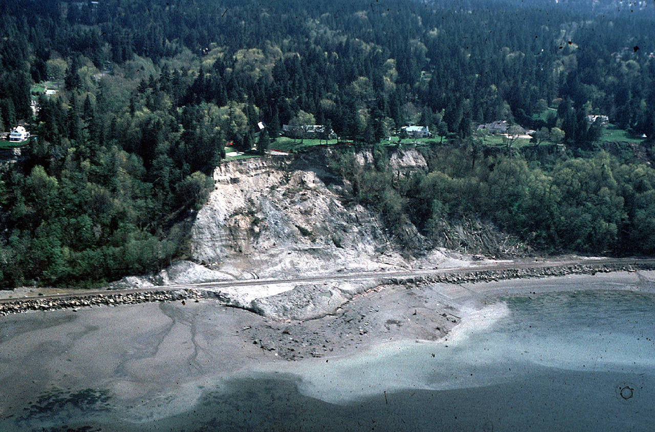 Ed Harp / USGS, retired                                A January 1997 landslide in Woodway.
