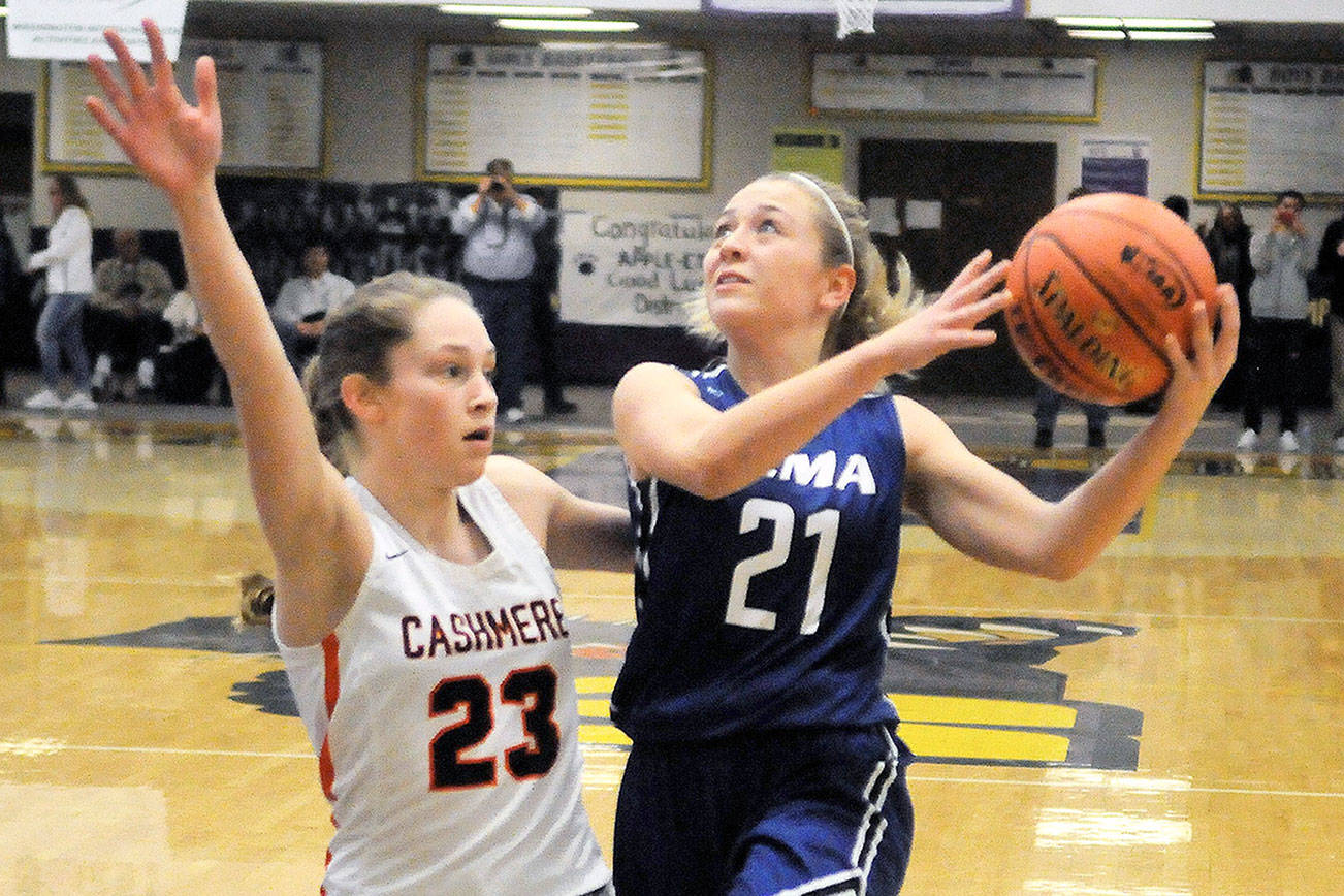 Elma falls to Cashmere in low-scoring regional-round loss