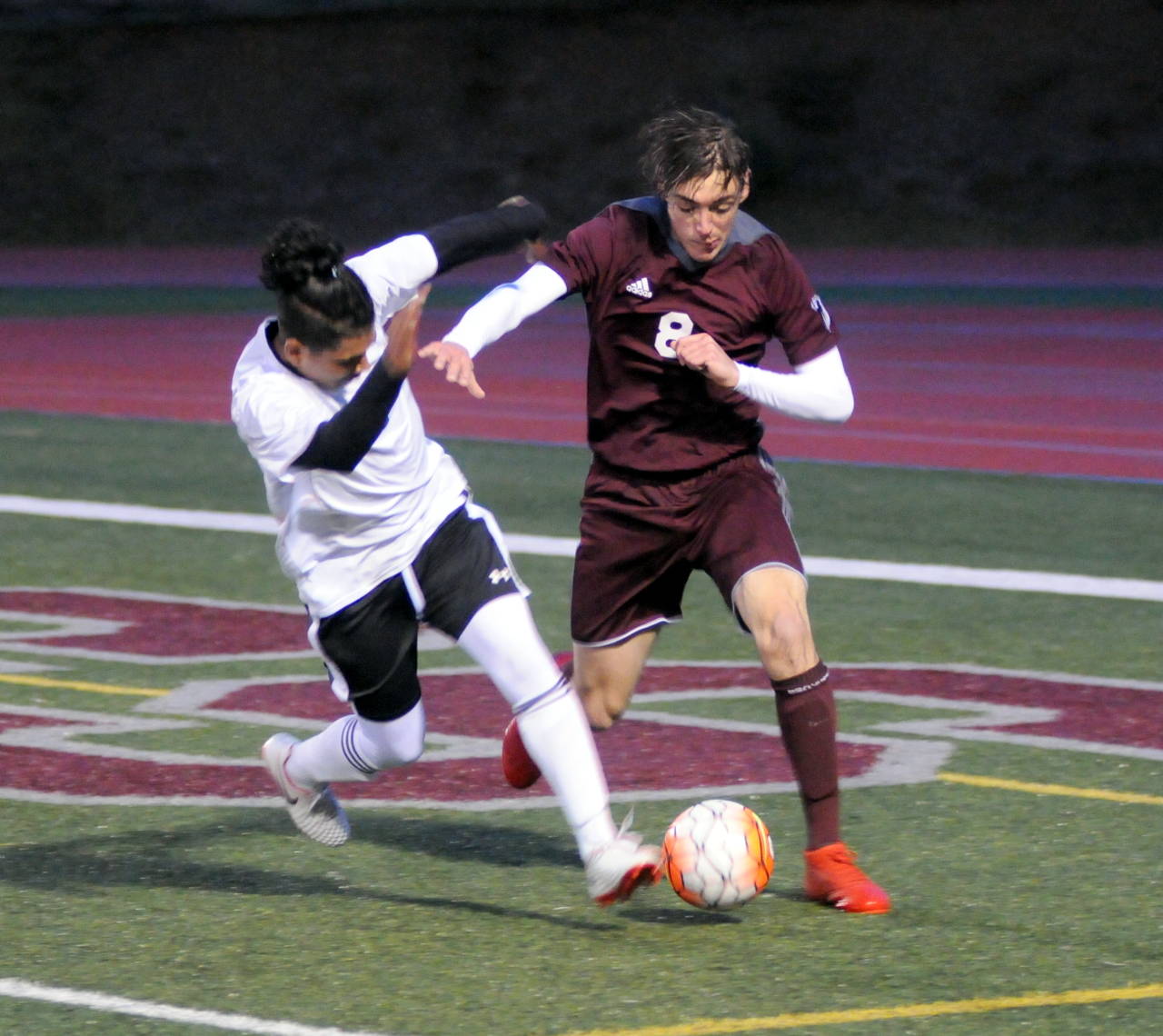 Montesano defender Tucker Stecher jostles for possession with Elma’s Rodrigo Luna during Monday’s game in Montesano. (Ryan Sparks | Grays Harbor News Group)