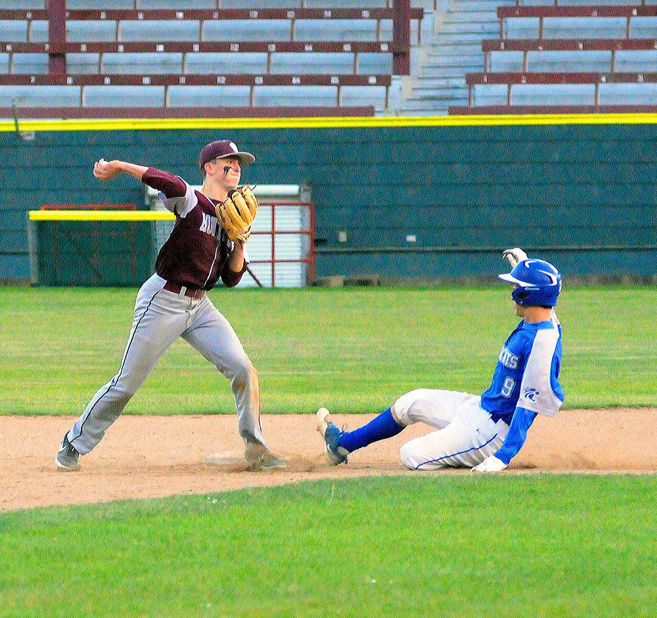 Montesano second basemen Braden Dohrmann gets La Center’s Michael Goode out at second base and throws to first to complete the double play on Tuesday at Olympic Stadium. (Hasani Grayson | Grays Harbor Newsgroup)