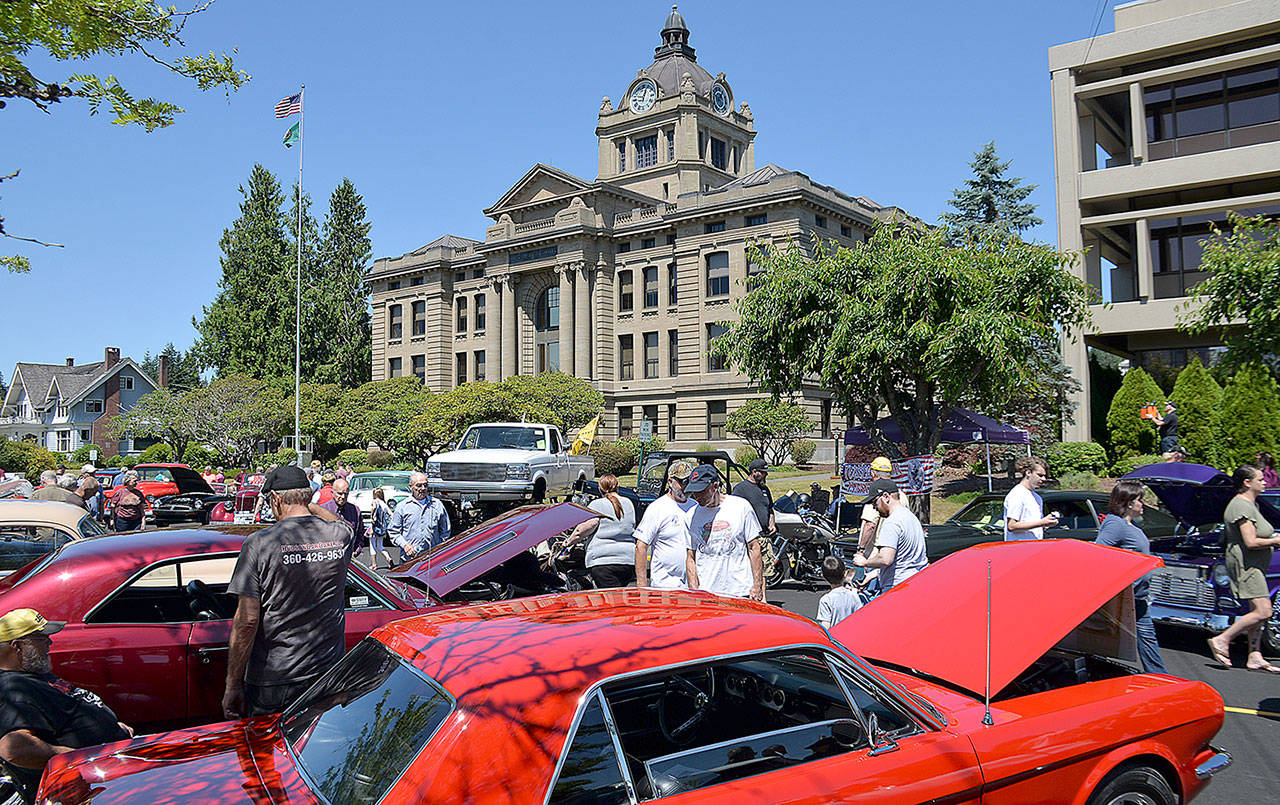 DAN HAMMOCK | GRAYS HARBOR NEWS GROUP                                There were 248 classic cars at the Historic Montesano Car Show Saturday. Here some of the hundreds who caught the show walk along West Broadway in front of the Montesano Courthouse.