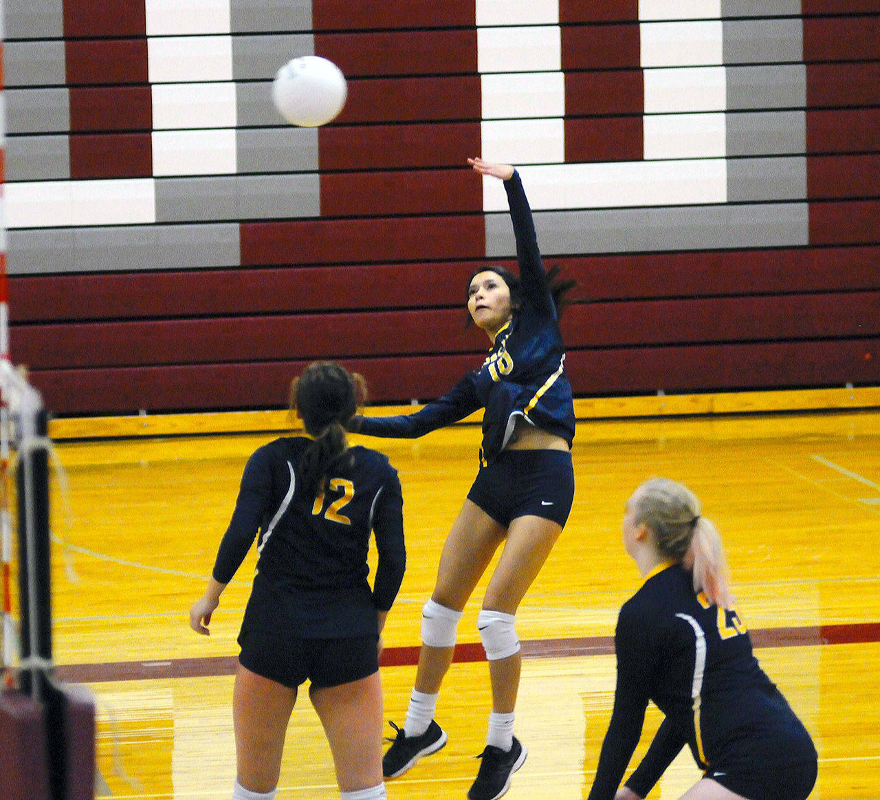 Aberdeen’s Aaliyah Huila (10) returns the ball over the net Montesano during a game at Montesano High School on Wednesday. (Hasani Grayson | Grays Harbor News Group)