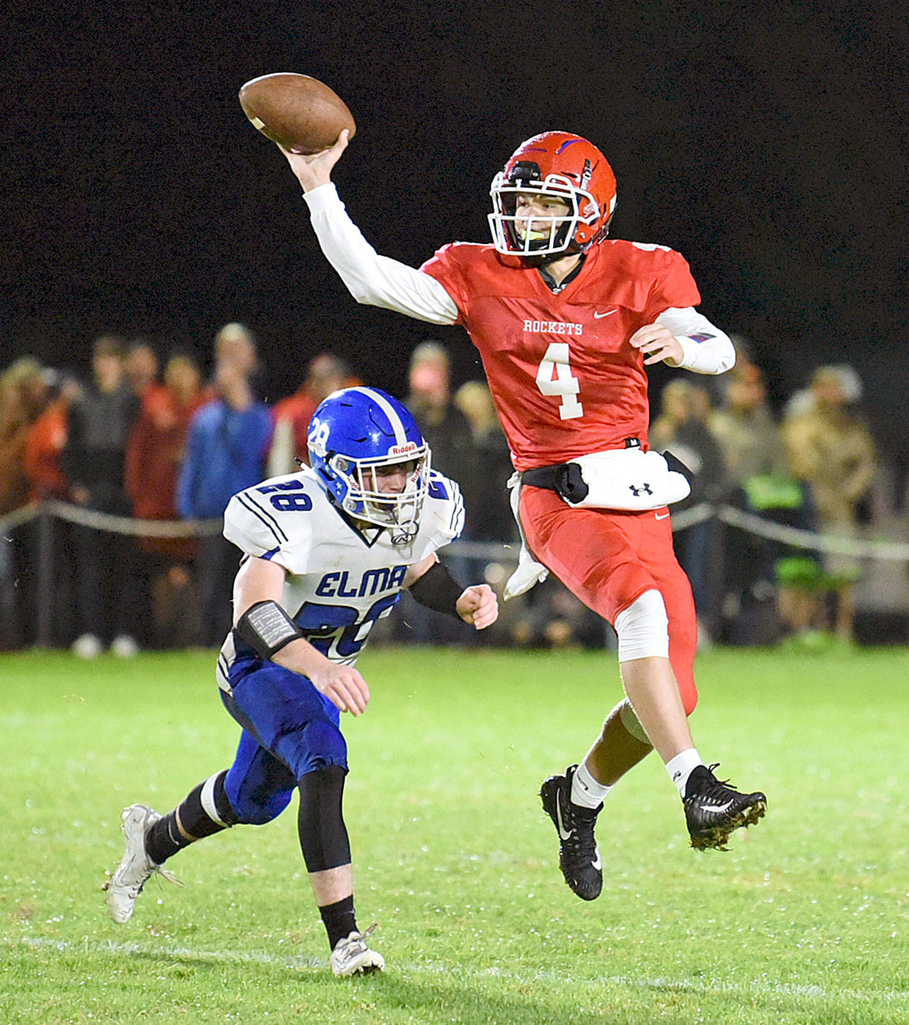 Elma linebacker Isaiah O’Farrill, left, chases Castle Rock quarterback Chance Naugle during Friday’s game in Castle Rock. (Photo by Sue Michalak Budsberg)