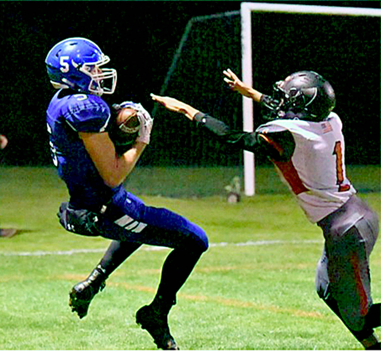 Elma receiver Tysen Richardson, left, hauls in a touchdown pass from quarterback Cody Vollan during the Eagles’ 62-7 victory over RA Long on Friday. (Photo by Sue Michalak Budsberg)