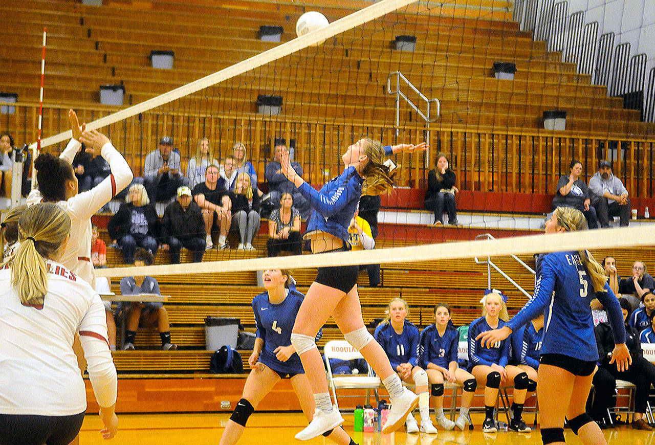 Elma’s Jalyn Sackrider gets a kill in the third set of a match against Hoquiam on Oct. 3 in Hoquiam. Sackrider has 22 kills in Eagles’ 3-0 victory over the Grizzlies. (Hasani Grayson | Grays Harbor News Group)