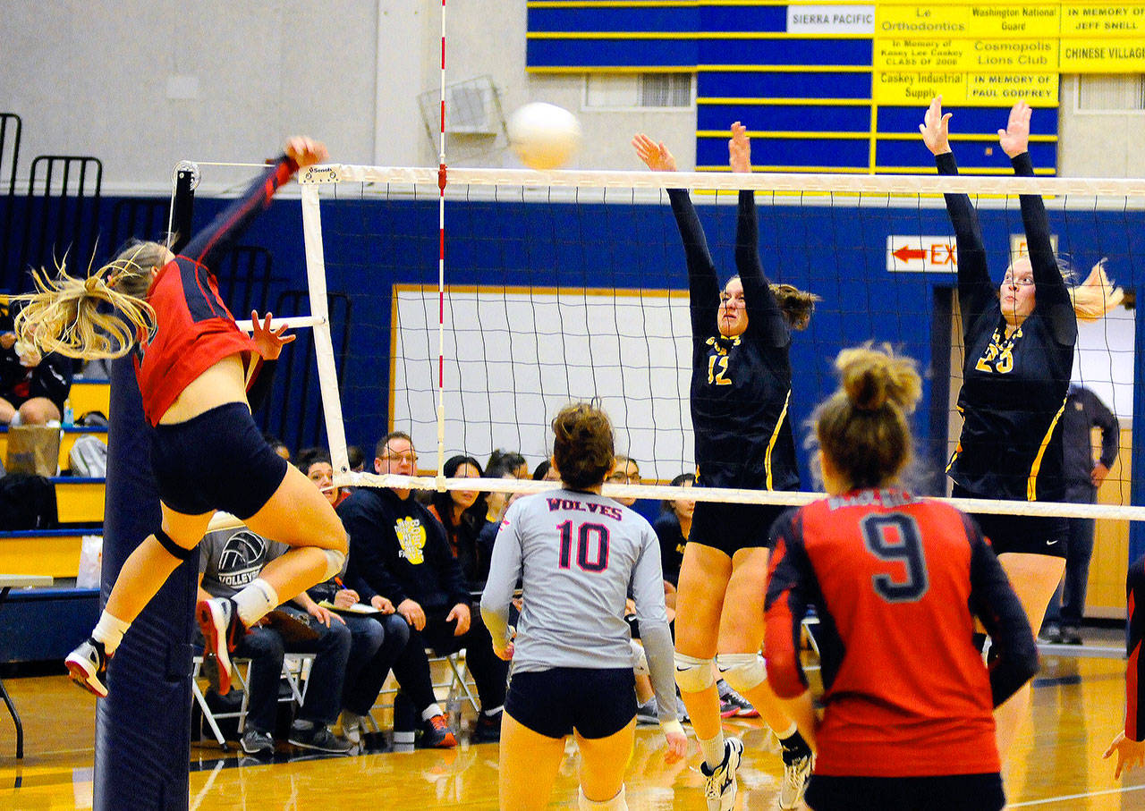 Aberdeen’s Merryn Bruner (12) and Joslyn Williams try to block a shot from Black Hills’ Breanna Nelson in the second set of a match on Wednesday in Aberdeen. (Hasani Grayson | Grays Harbor News Group)