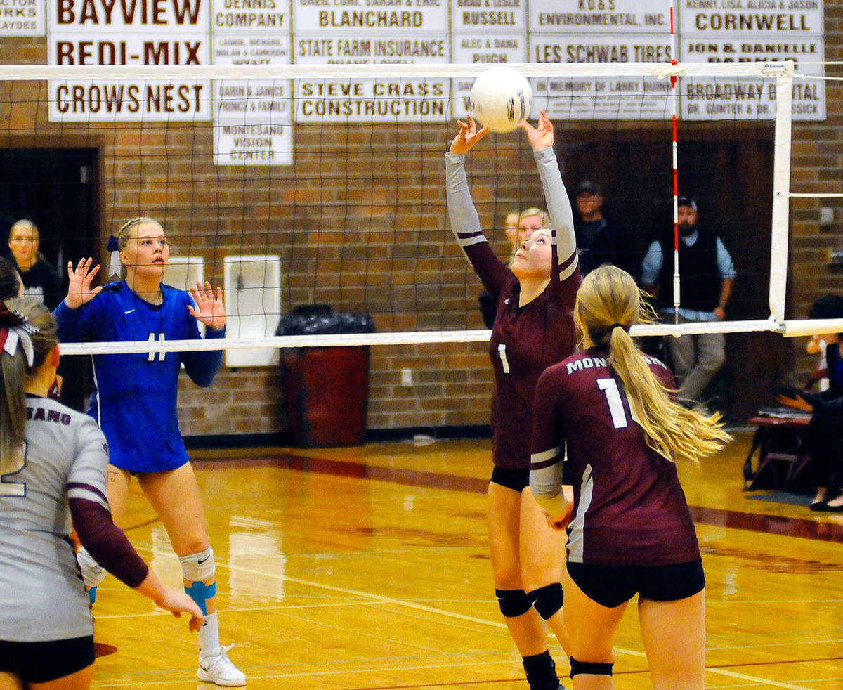 Montesano’s Janessa Otterstetter sets up a pass for her outside hitters in the third set of a match agains Elma on Thursday in Montesano. (Hasani Grayson | Grays Harbor News Group)