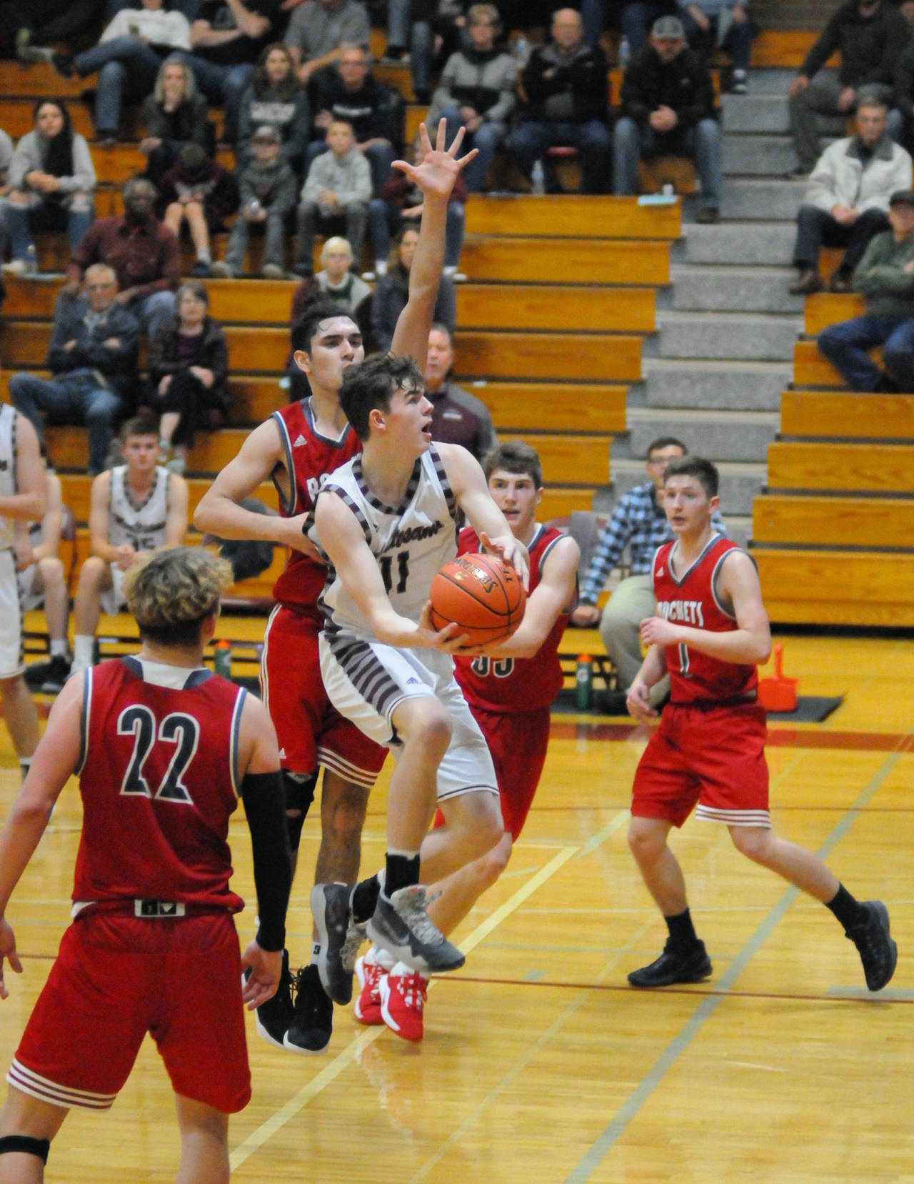 Ryan Sparks | Grays Harbor News Group Montesano forward Wesley Bjornsgard drives to the hoop in the third quarter against Castle Rock on Saturday in Montesano.