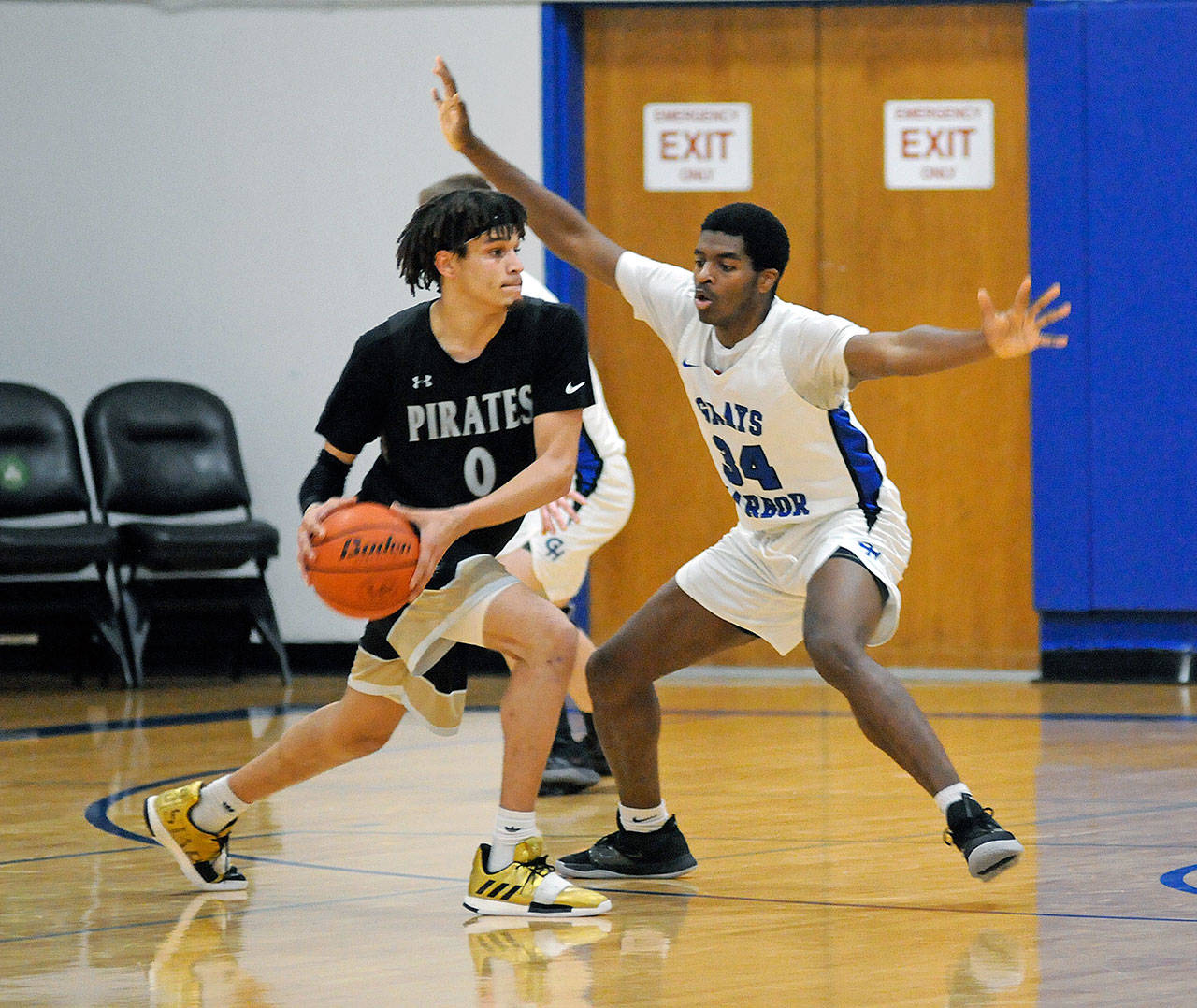 Grays Harbor’s Antoine Hine, right, defends Peninsula’s Jaylin Reed during a Grays Harbor Crossover Tournament game on Sunday in Aberdeen. (Ryan Sparks | Grays Harbor News Group)