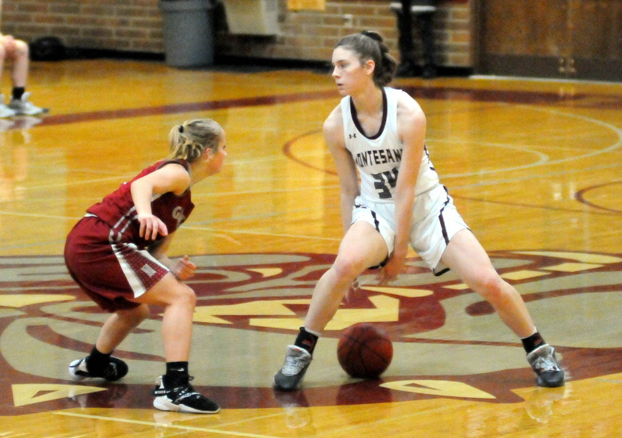 Montesano’s McKynnlie Dalan (34) dribbles against Hoquiam’s Sadie Carlyle during the Bulldogs’ 67-22 win on Tuesday in Montesano. (Ryan Sparks | Grays Harbor News Group)