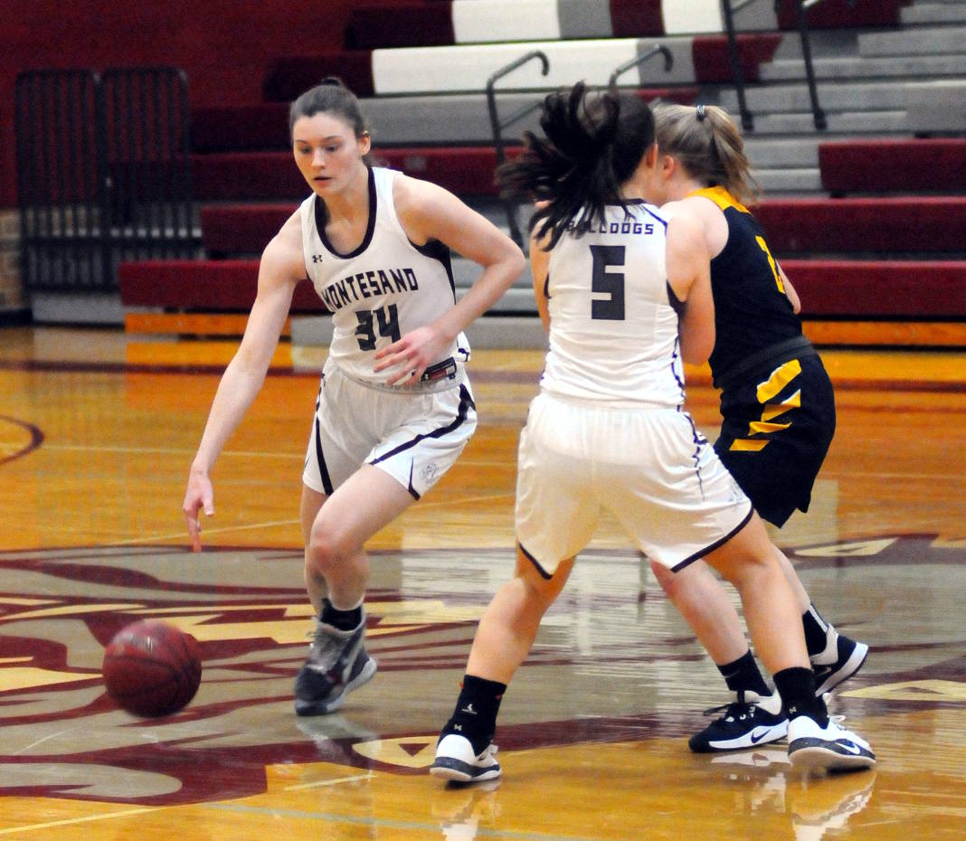 Montesano’s McKynnlie Dalan (34) dribbles around a screen from teammate Jaiden King (5) during the Bulldogs’ 69-44 victory on Thursday at Montesano High School. (Ryan Sparks | Grays Harbor News Group)