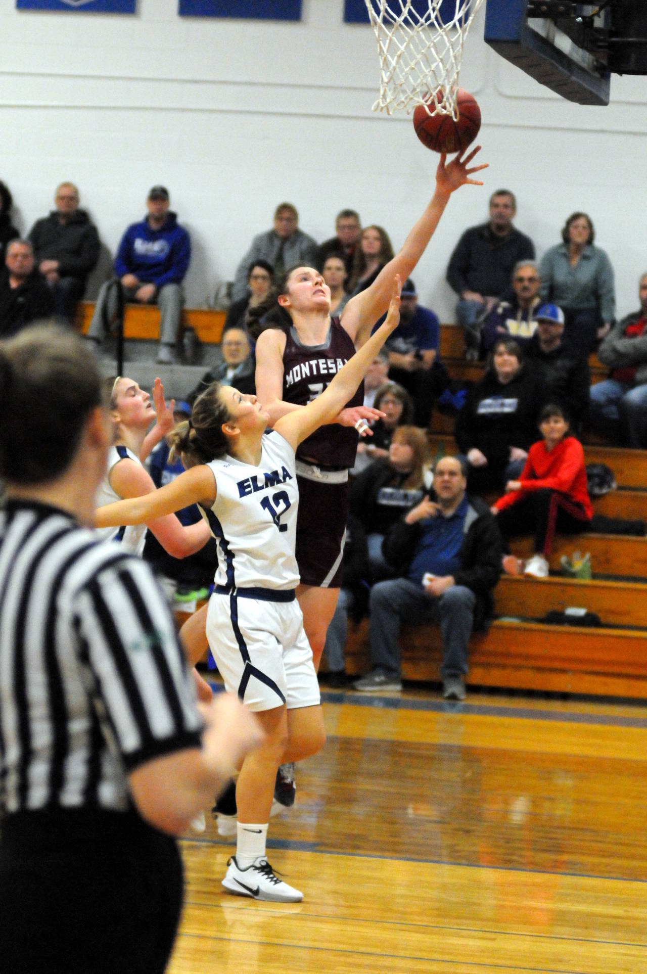 Montesano’s McKynnlie Dalan scores two of her 14 points while being defended by Elma’s Ella Moore (12) during the Bulldogs 49-45 win on Tuesday in Elma. (Ryan Sparks | Grays Harbor News Group)