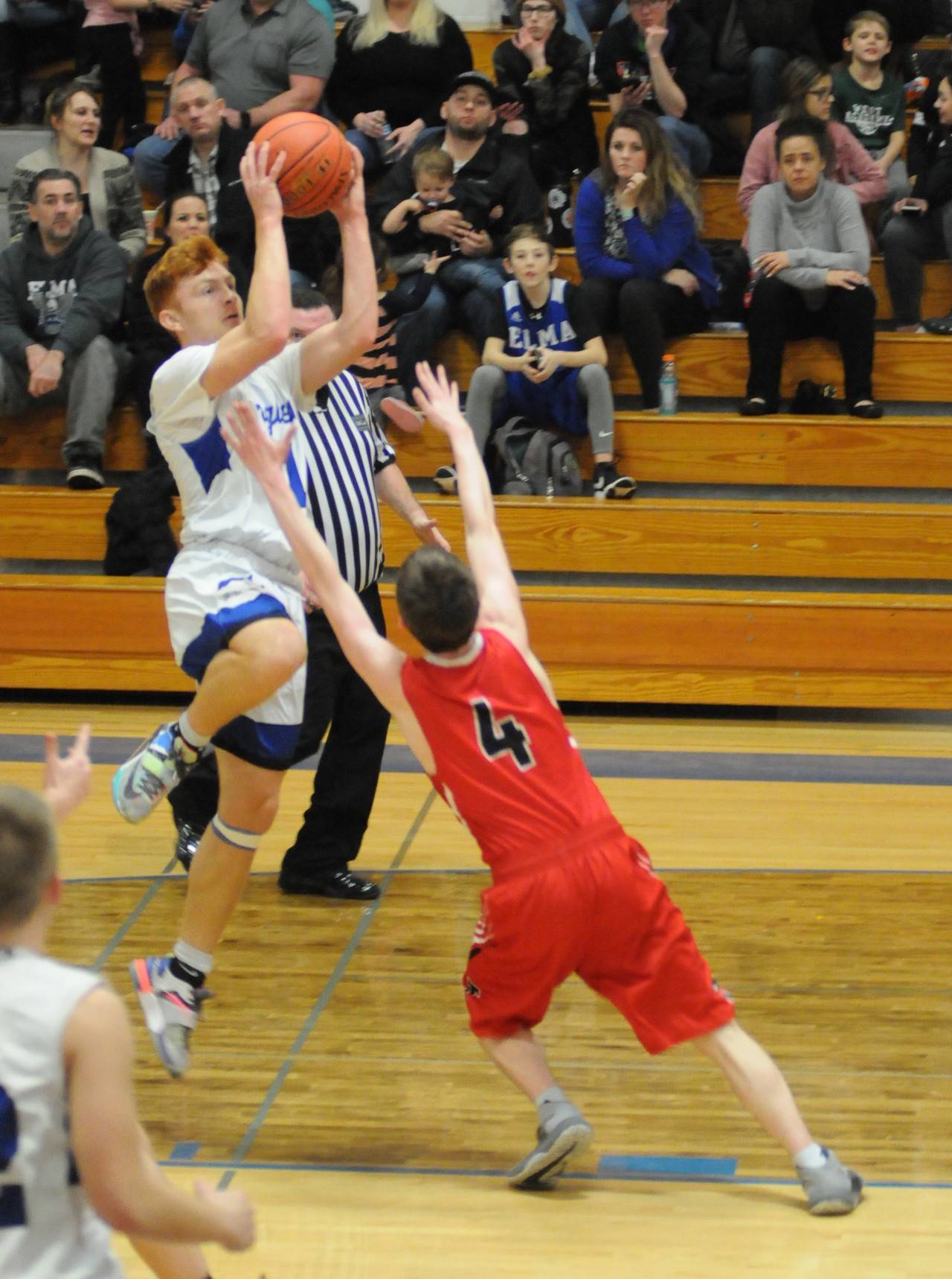 Elma’s Nick Church, left, puts up a shot against Tenino’s Zack Russell (4) during the second half of the Eagles 65-48 victory on Thursday in Elma. (Ryan Sparks | Grays Harbor News Group)