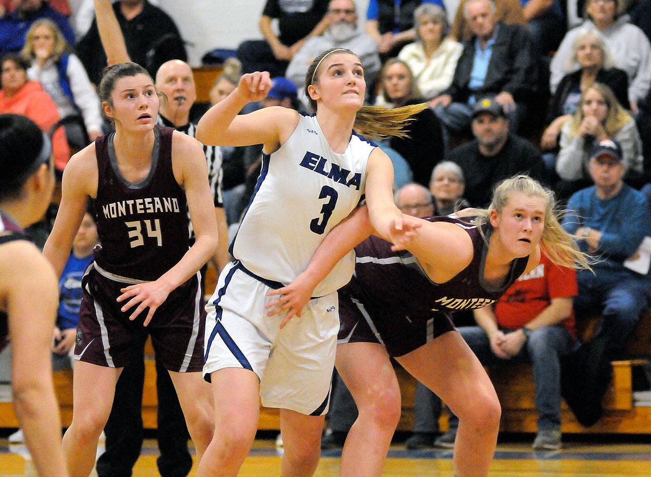 Elma’s Jalyn Sackrider (3) was named the 1A Evergreen League MVP for the second consecutive season the league announced on Monday. Sackrider is flanked by Montesano’s McKynnlie Dalan (34) and Zoe Hutchings, who were also named to the all-league team. (Daily World file photo)
