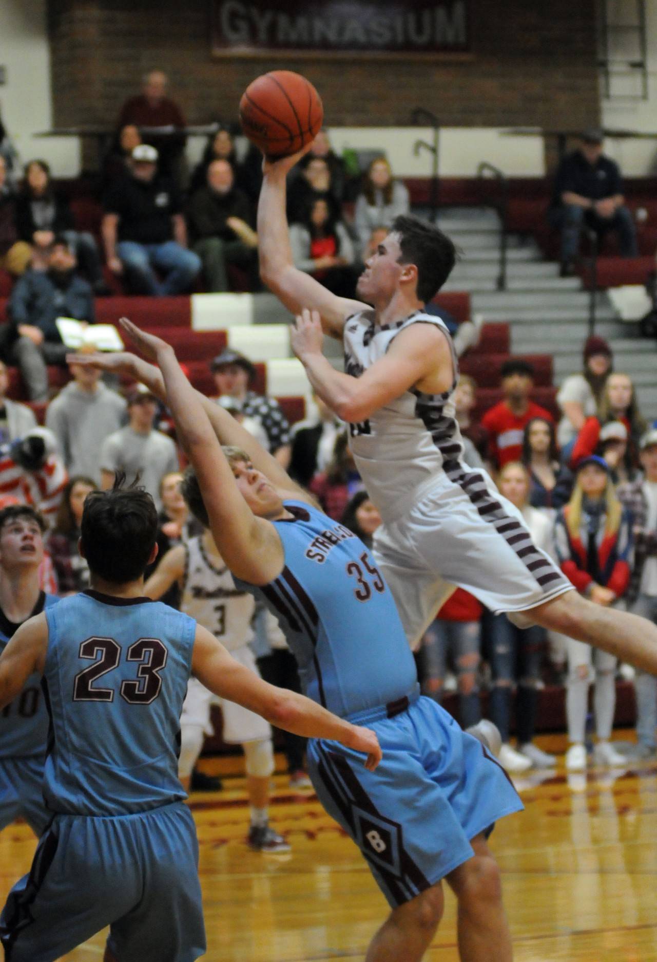Montesano’s Trace Ridgway scores on a leaning one-handed jump shot over Stevenson’s Corrin Wahto (35) in the second half of Montesano’s 74-71 overtime loss to Stevenson in the first round of the 1A District 4 Tournament on Friday in Montesano. (Ryan Sparks | Grays Harbor News Group)