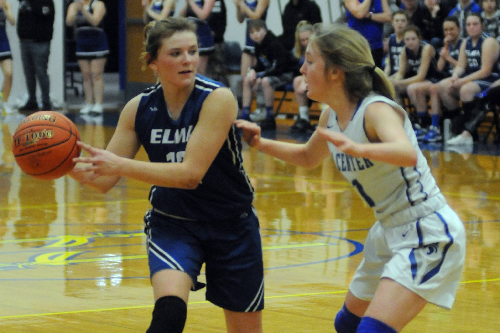 Elma defends title, beats La Center for second straight district championship