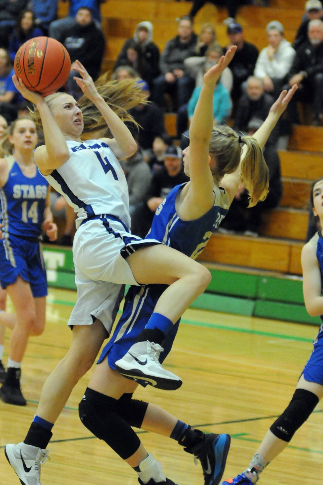 Elma guard Jillian bieker (4) drives to the basket against Deer Park’s Anna Patterson during the Eagles’ 39-38 win in the 1A Girls Basketball Regionals on Saturday at Tumwater High School. (Ryan Sparks | Grays Harbor News Group)